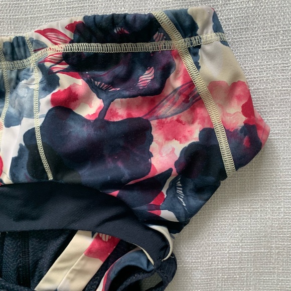 Lululemon workout tank - Picture 3 of 3